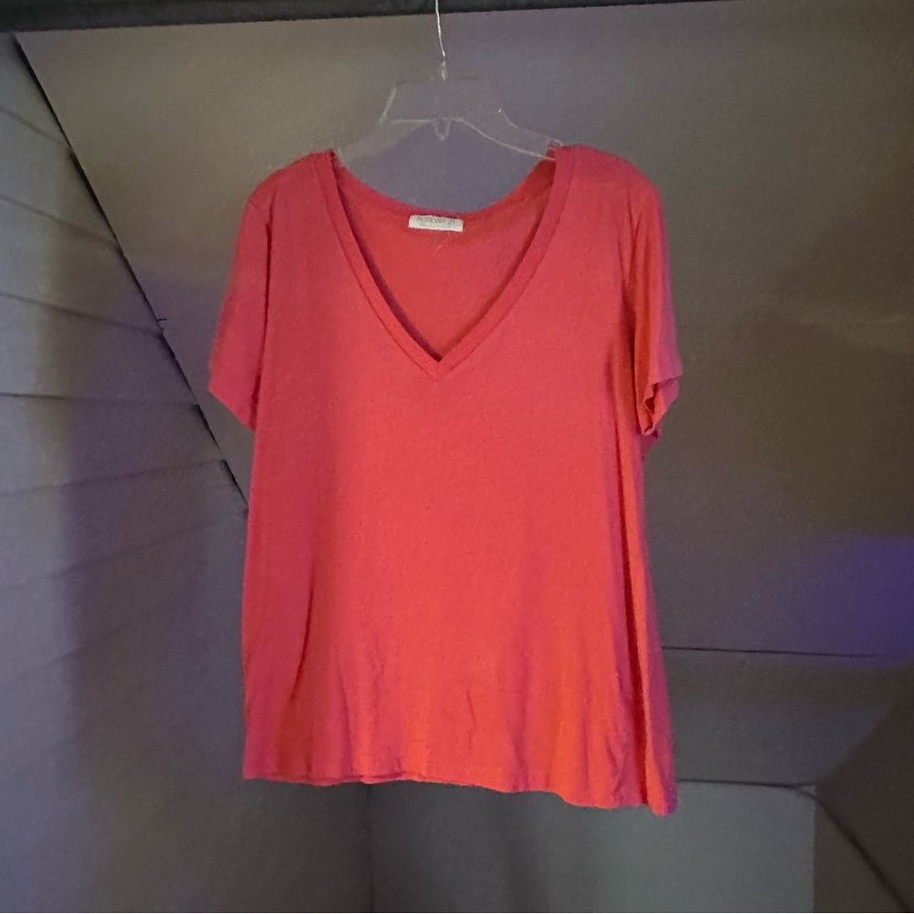 Forever 21 V-Neck T-Shirt L